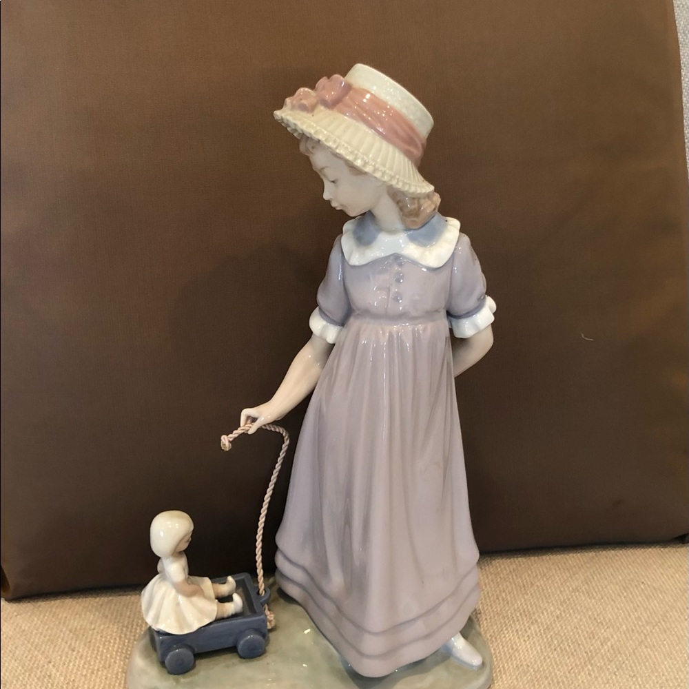 • Vintage Retired Lladro Porcelain Figurine # 5044 - Girl Pulling Wagon